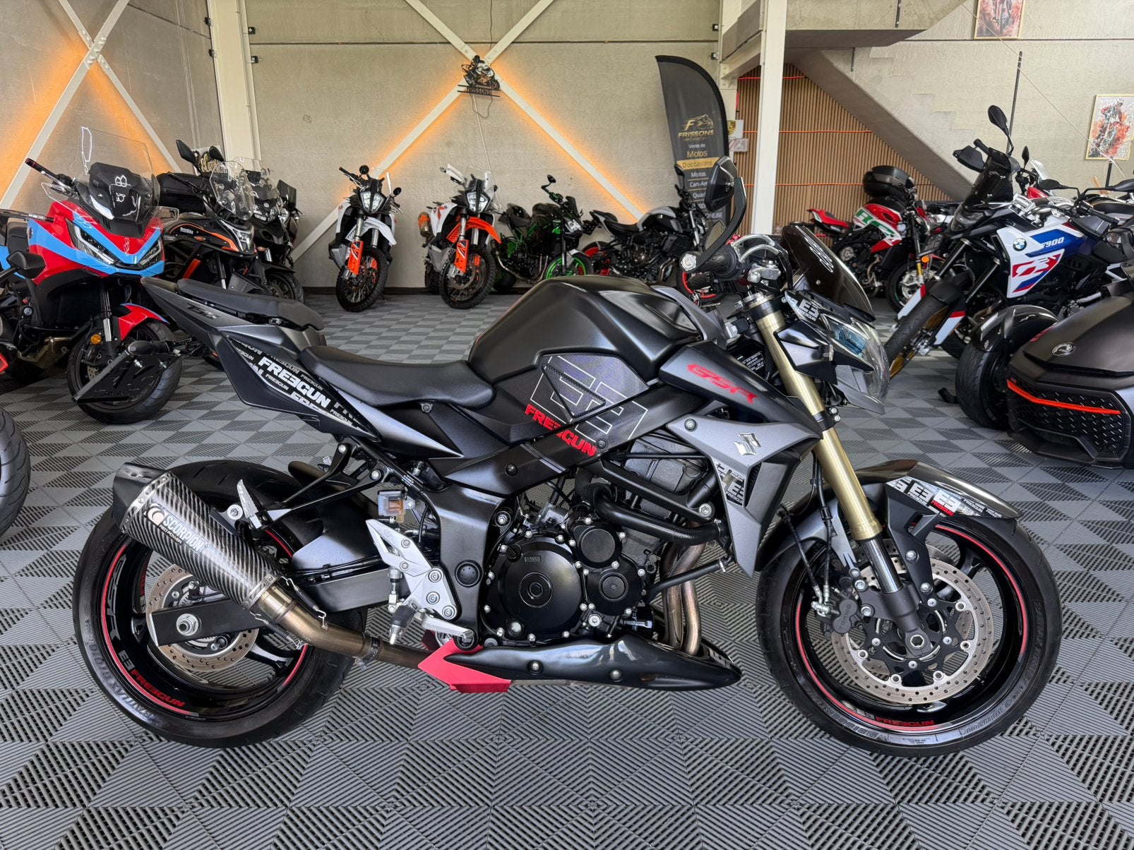 SUZUKI GSR 750  * GARANTIE * 2014 * 16.500km, Motos, Motos | Suzuki, Entreprise, Sport, plus de 35 kW, Permis Moto A, Échappement sport