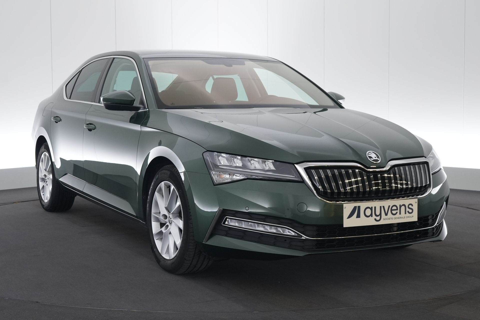 (1YQL899) SKODA SUPERB, Auto's, 32 g/km, Stof, Gebruikt, Euro 6