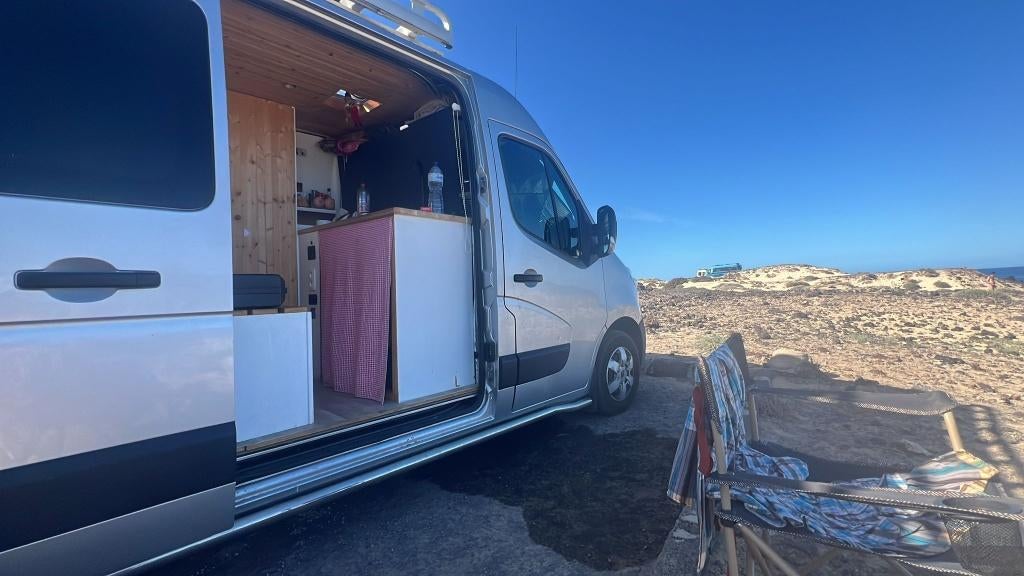 Te Koop:Zelfbouw Camper-Renault Master | Richtprijs: €17.000, Autos, Camionnettes & Utilitaires, Particulier, Phares antibrouillard