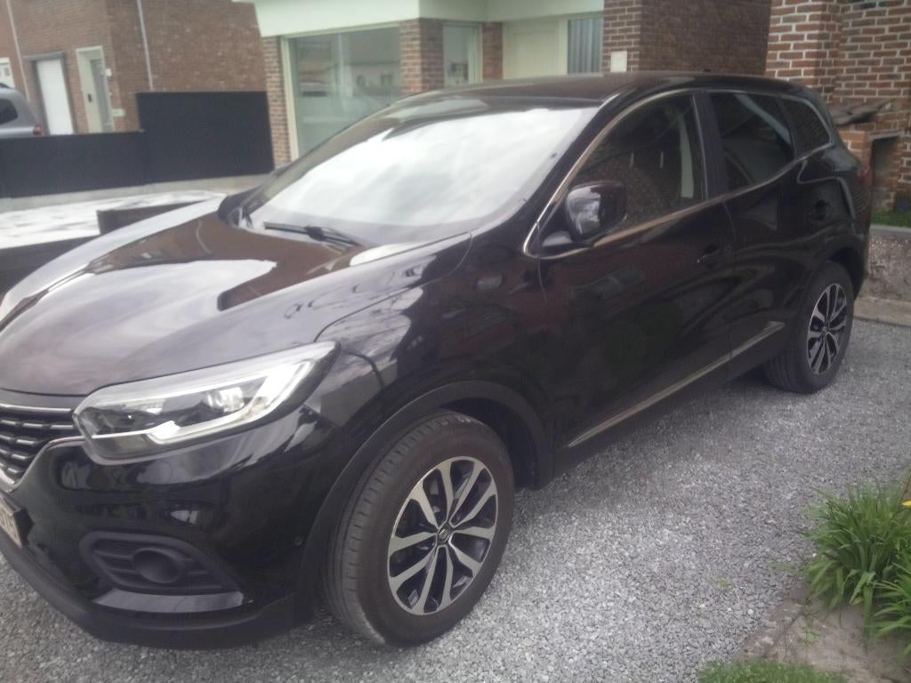 Renault Kadjar '22 / 39000km (wegklapbare trekhaak) automaat, Auto's, Kadjar, Stof, 140 g/km, Zwart