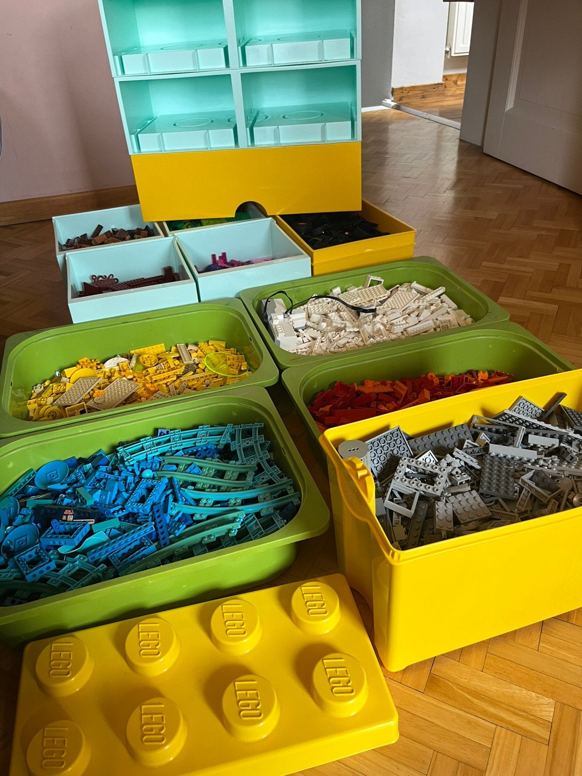 13 kg losse blokken Lego gesorteerd op kleur + minifigures, Ophalen, Gebruikt, Lego