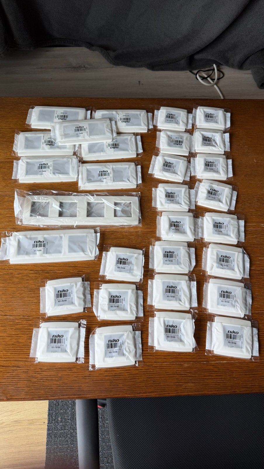 Nieuwe Niko afdekplaatjes, Doe-het-zelf en Bouw, Elektriciteit en Kabels, Ophalen, Nieuw