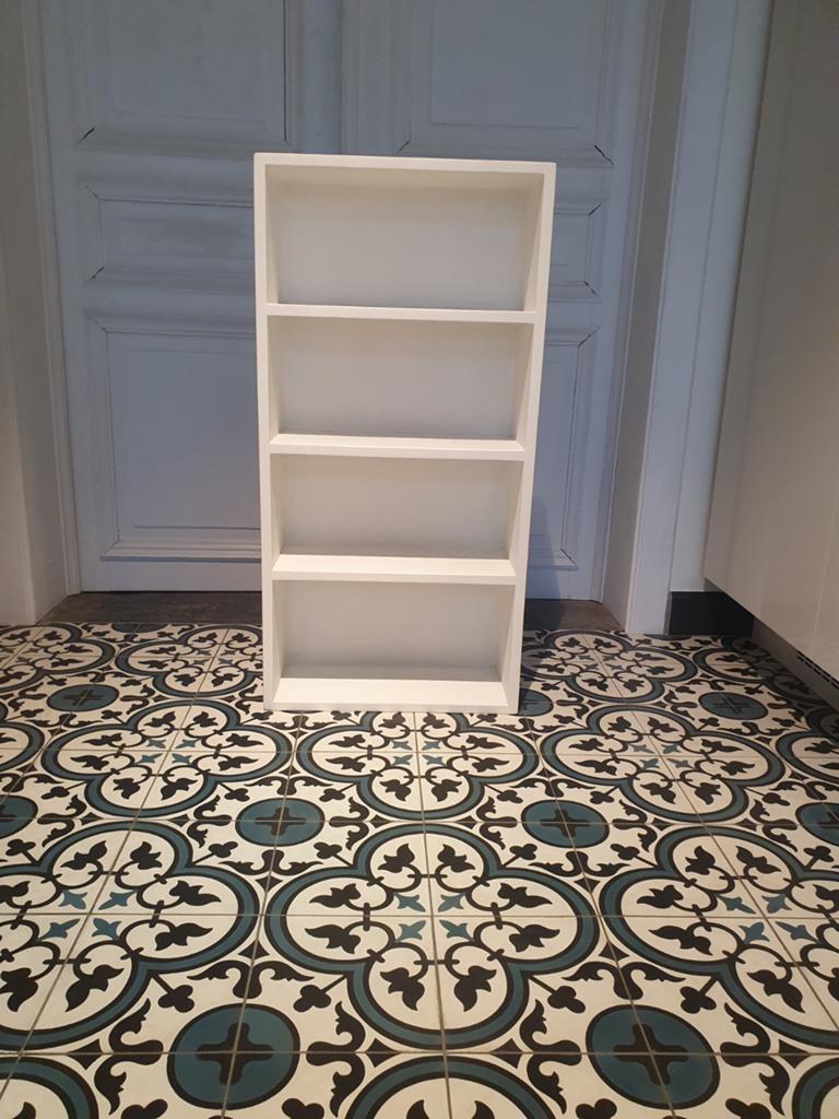 Handgemaakte Display in hout 92x 46x 18cm, Huis en Inrichting, Stoffering | Vloerbedekking, Ophalen, Zo goed als nieuw, Wit, Overige typen