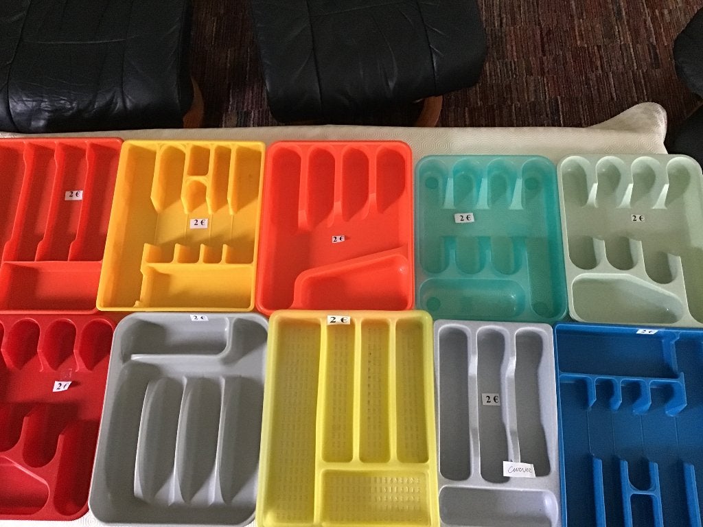 10 plateaux à couverts pour seulement 2 euros par poubelle, Maison & Meubles, Cuisine| Tupperware, Enlèvement ou Envoi, Comme neuf