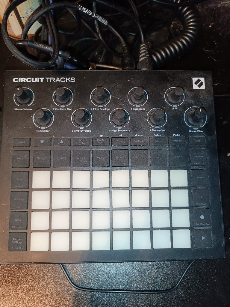 Synthétiseur Circuit Tracks Novation, Enlèvement ou Envoi, Utilisé, Autres nombres, Novation