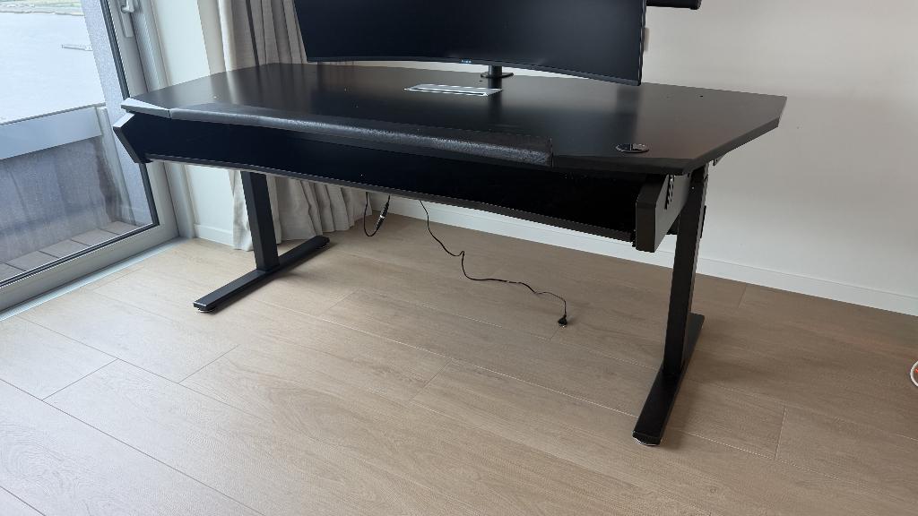 StudioDesk Orbit — bureau réglable électriquement, Maison & Meubles, Bureaux, Utilisé, Bureau d'ordinateur, Électrique, Enlèvement