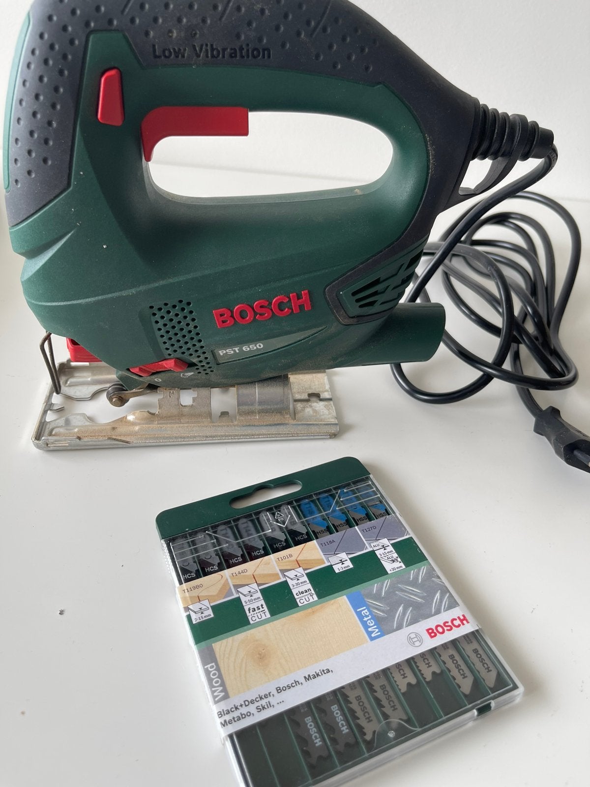 Bosch PST 650 decoupeerzaag met koffer en zaagbladen, Bricolage & Construction, Enlèvement, Comme neuf, Scie sauteuse