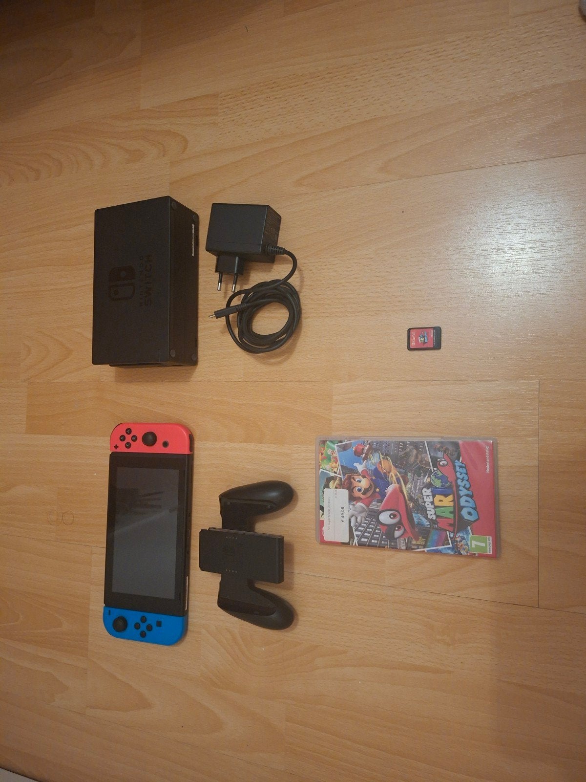 Nintendo Switch en Super Mario Odyssey, Ophalen, Met games, Met 2 controllers, Zo goed als nieuw