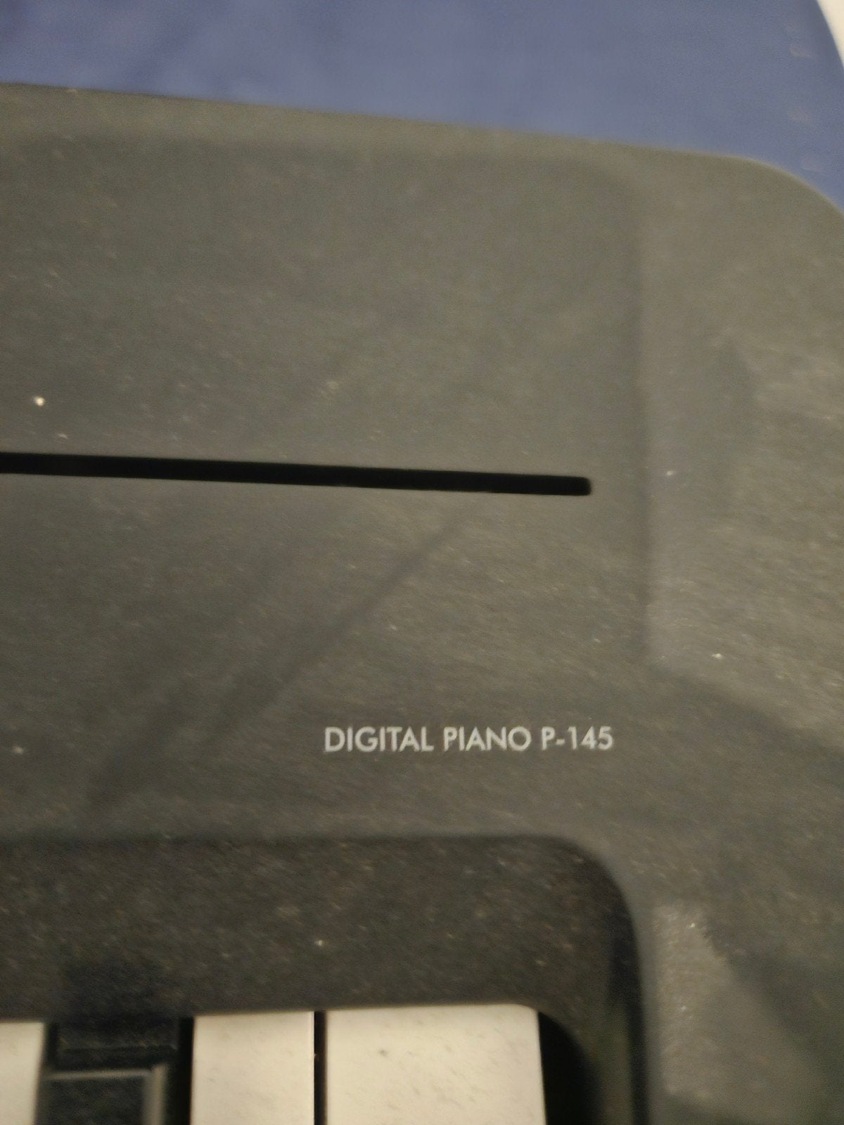 Piano Yamaha P-145B entièrement neuf avec carton d'origine, Informatique & Logiciels, Supports d'ordinateur portable, Enlèvement