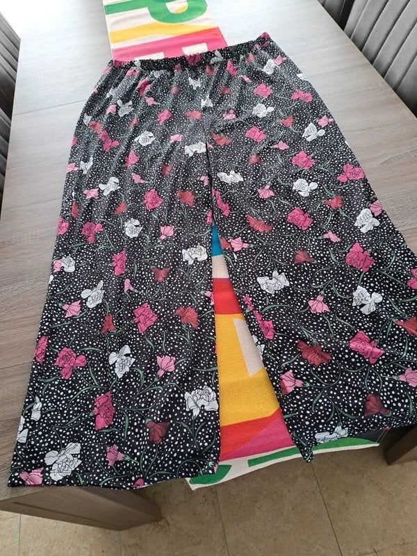 Asos losse broek met rozenprint 50, Enlèvement ou Envoi, Comme neuf, Multicolore, Pantalon ou Jeans