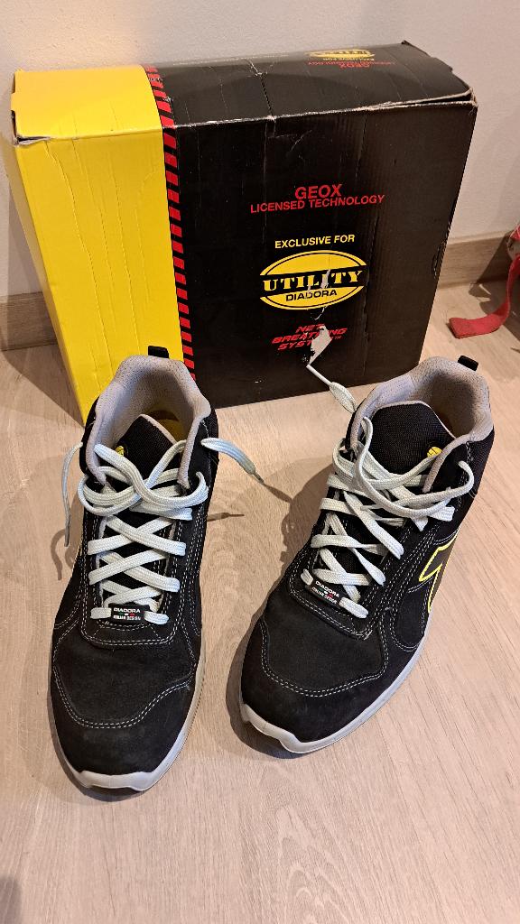 Chaussure de sécurité Diodara 44, Enlèvement ou Envoi, Comme neuf