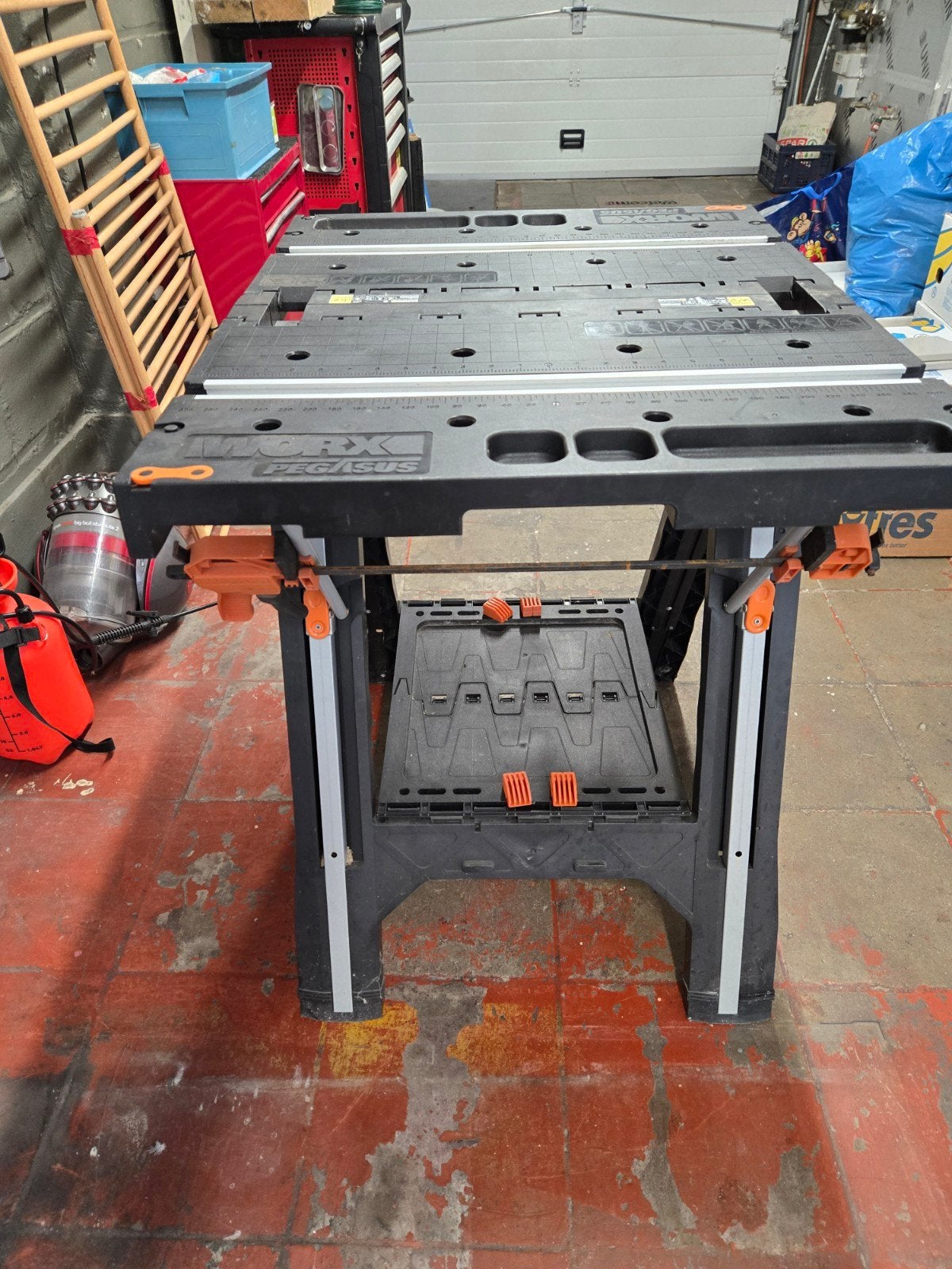 werk tafel met spanvijzen, Doe-het-zelf en Bouw, Ophalen, Zo goed als nieuw, 70 tot 120 cm, Inklapbaar