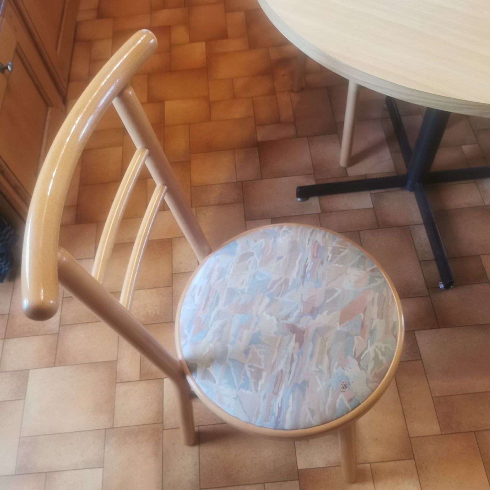 table ronde 90 cm et trois chaises, Enlèvement