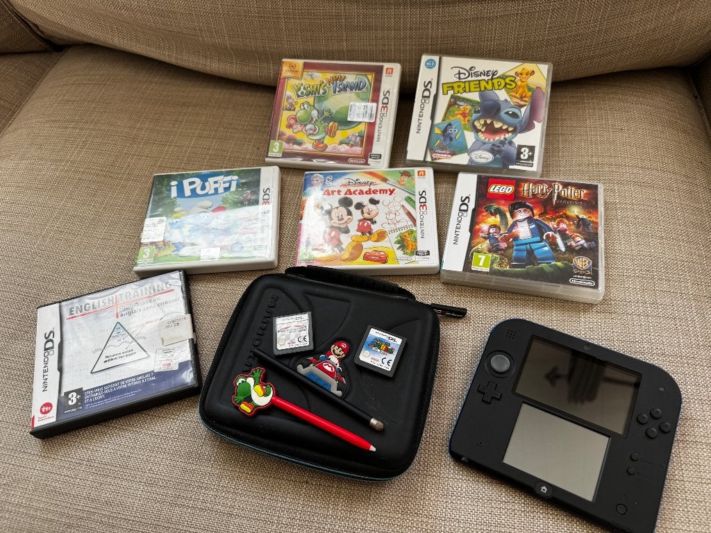 Nintendo 2DS avec boite et 8 jeux, Games en Spelcomputers, Spelcomputers | Nintendo 2DS en 3DS, Met games, Gebruikt, Blauw, 2DS