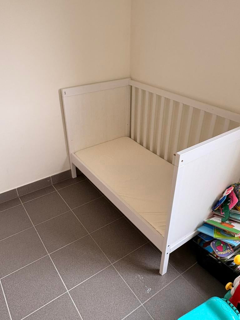 Lit bébé Ikea, Enfants & Bébés, Enlèvement, Comme neuf