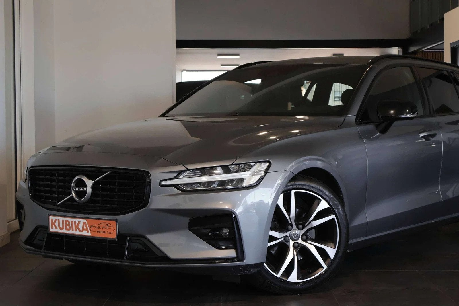 Volvo V60 2.0 D3 R-Design Geartronic CruiseC Keyless Garanti, Auto's, Automaat, Gebruikt, 1969 cc, 5 deurs