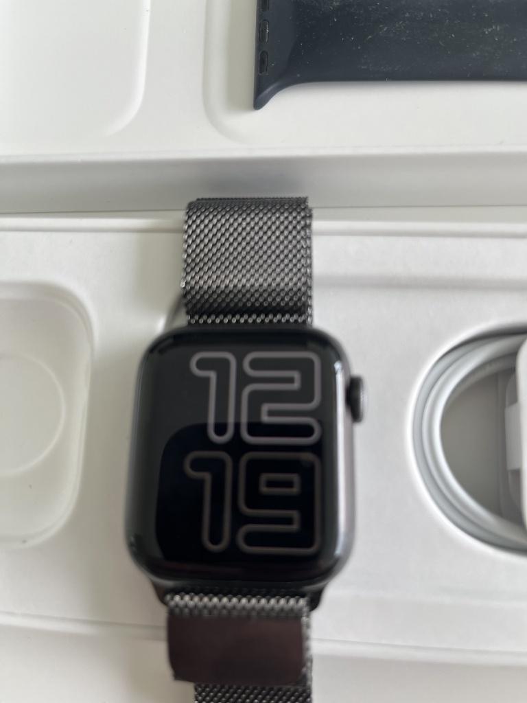 Apple Watch Series 6 - 40mm - Spacegray - Milanees titanium, Ophalen, Zwart, IOS, Zo goed als nieuw
