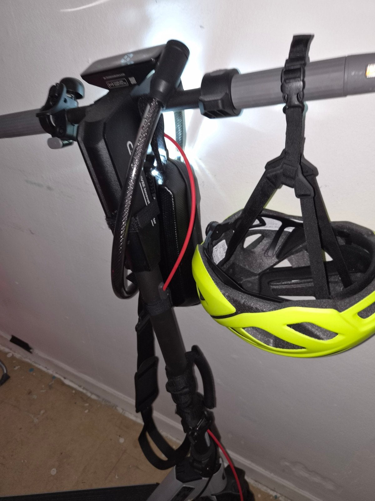 EStep Navee merk met helm  als 2x gebruikt factuur mediamark, Fietsen en Brommers, Ophalen, Zo goed als nieuw, Elektrische step (E-scooter)