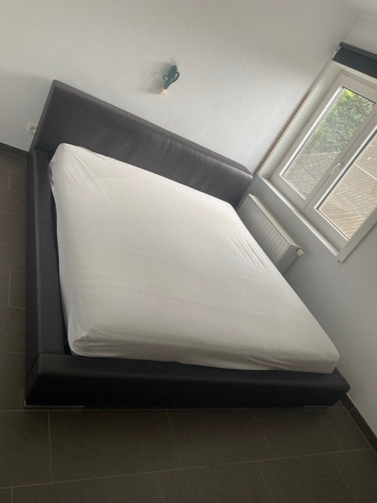 Lederen / Stalen bed 200x180, Brun, Enlèvement, Utilisé, 180 cm