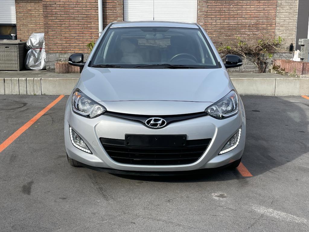 Hyundai i20 GO! Edition 1.2i Benzine/ 2014 / 70000.km, Auto's, Hyundai, Euro 5, Bedrijf, Handgeschakeld, Zilver of Grijs