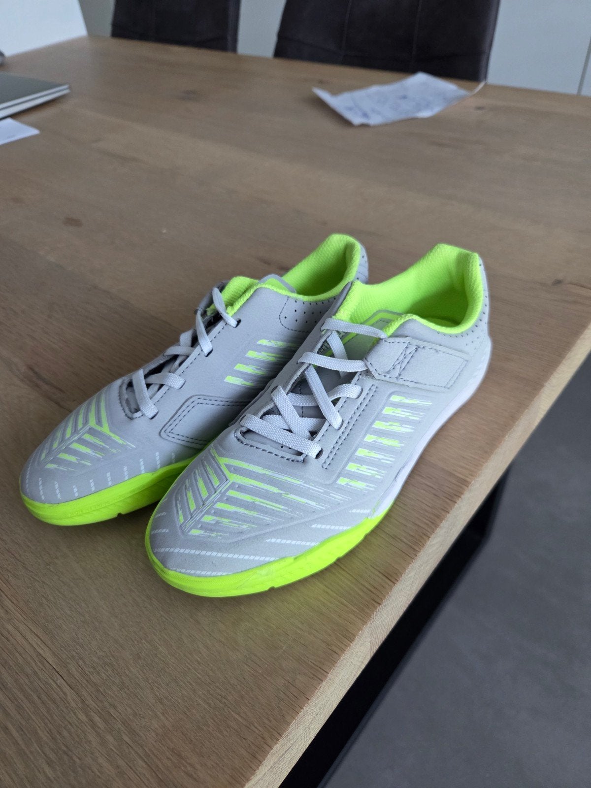 ZO GOED ALS NIEUW IMVISO zaal(voetbal)schoenen maat 33, Sports & Fitness, Football, Enlèvement ou Envoi, Neuf, Chaussures