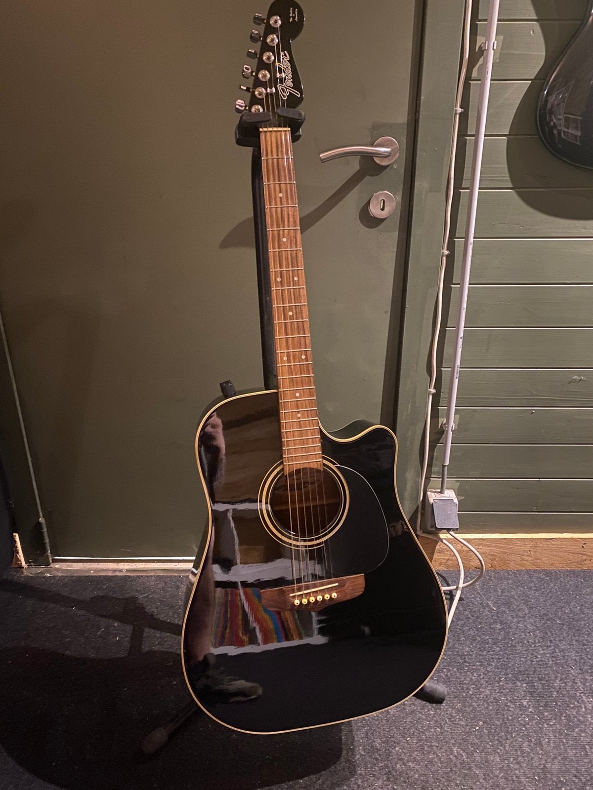 Fender électroacoustique modèle La Brea, Musique & Instruments, Instruments à corde | Guitares | Acoustiques, Enlèvement, Utilisé