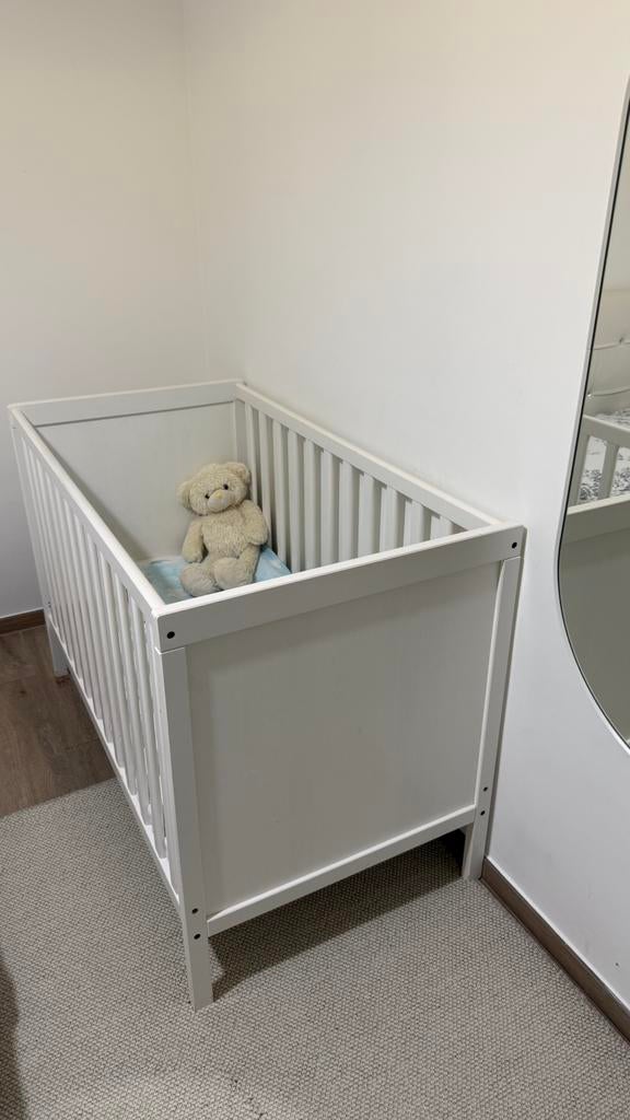 Baby bedje tot 2,5-3 jaar, Kinderen en Baby's, Kinderkamer | Complete kinderkamers, Ophalen, Zo goed als nieuw