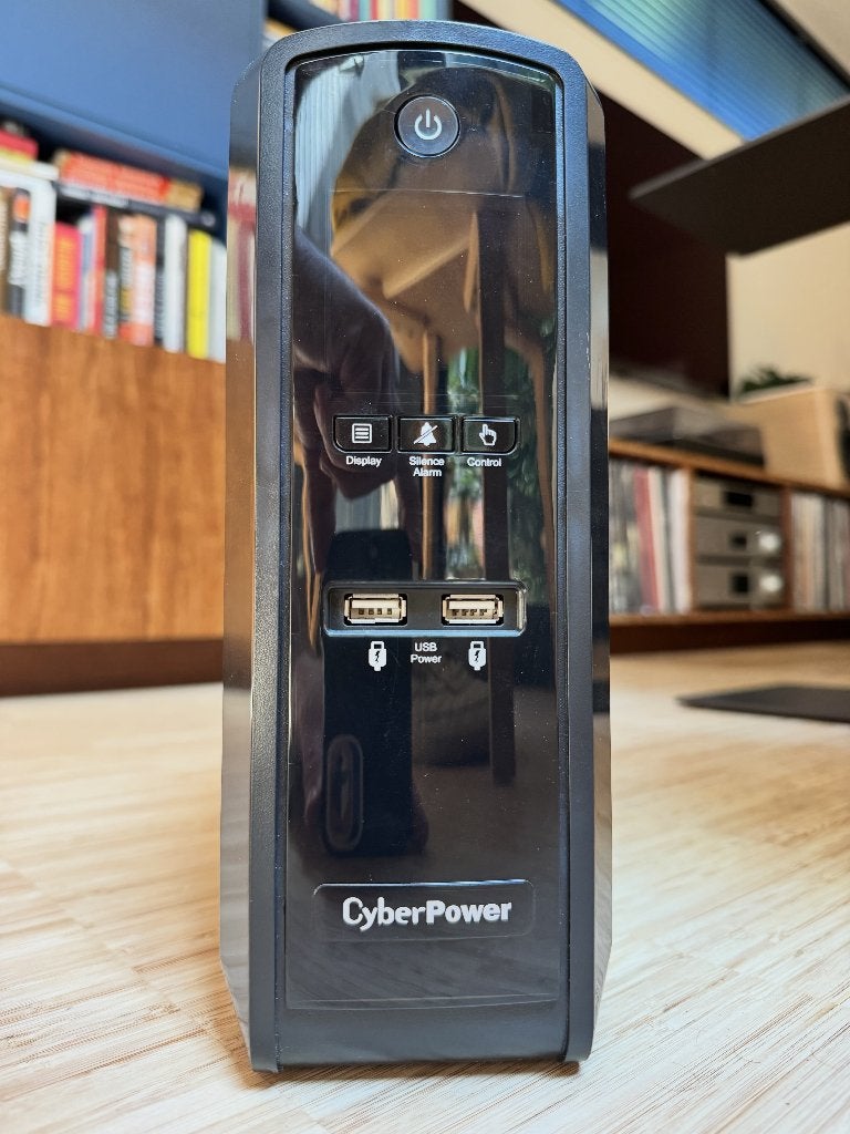 UPS CyberPower CP1500EPFCLCD 1500 VA in goede staat, Computers en Software, Ophalen of Verzenden, Gebruikt
