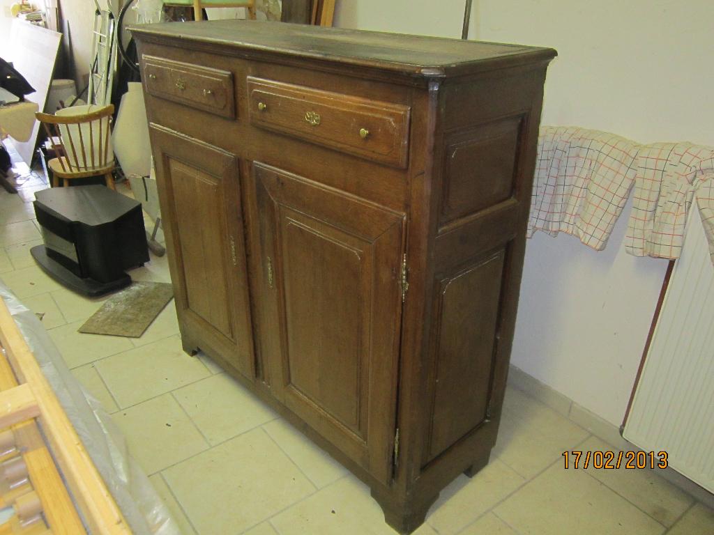 Lourde commode en chêne 2 portes et 2 tiroirs. Adam D, Maison & Meubles, Armoires | Commodes, Enlèvement, Utilisé, Chêne