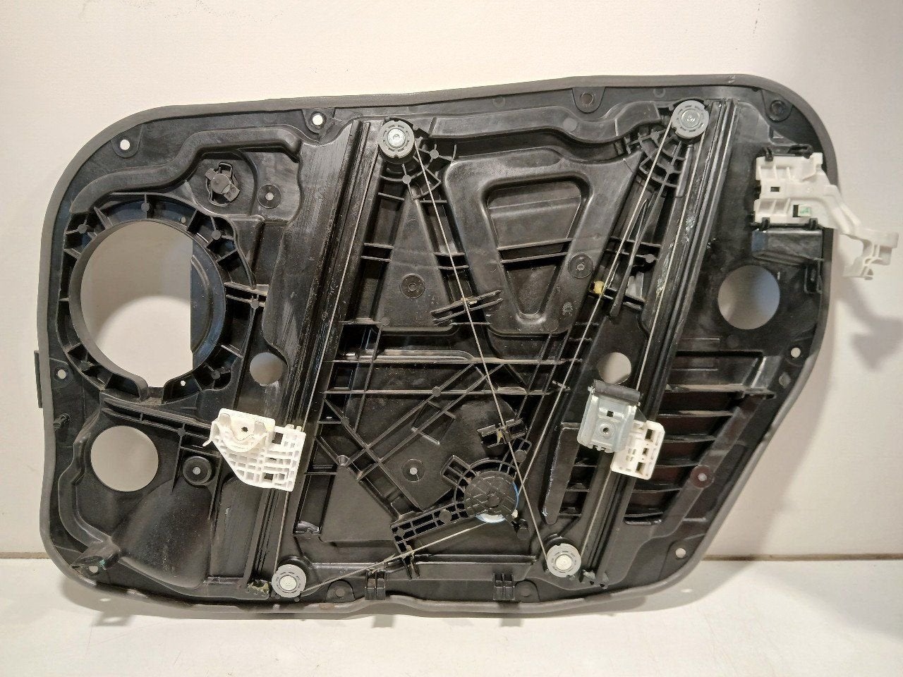 Raammechaniek elektrisch links voor Kia Cee'd, Onderdelen@venauto.nl, Van der Ven Autorecycling B.V., Ettenseweg 76, 4706 PB Roosendaal, The Netherlands