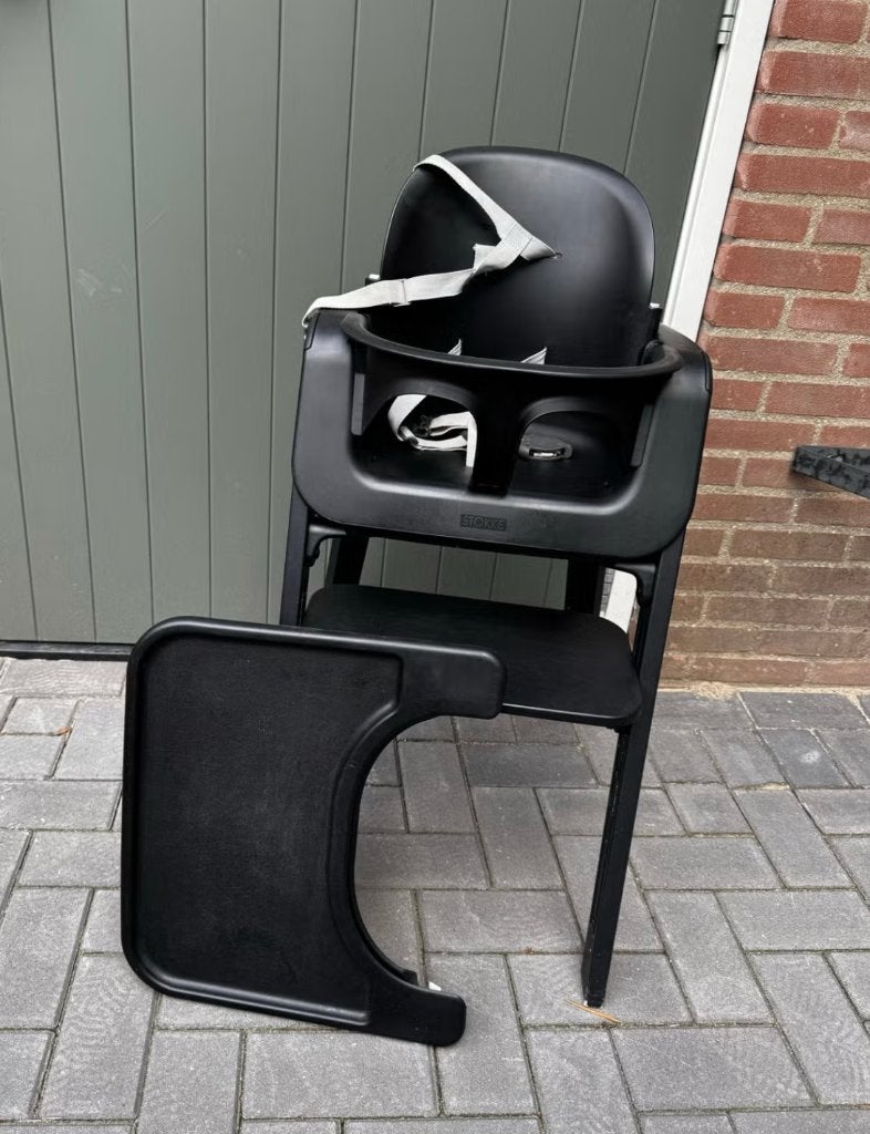 Stokke Steps Kinderstoel Zwart – Inclusief Dienbla, Ophalen, Gebruikt, Meegroeistoel, Aanschuifbaar