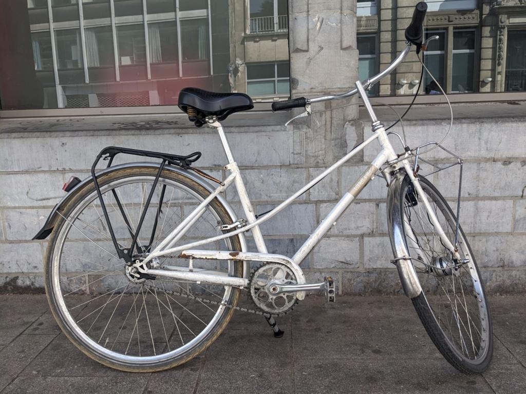 Kleine damesfiets met mand en licht, Ophalen, 28 inch