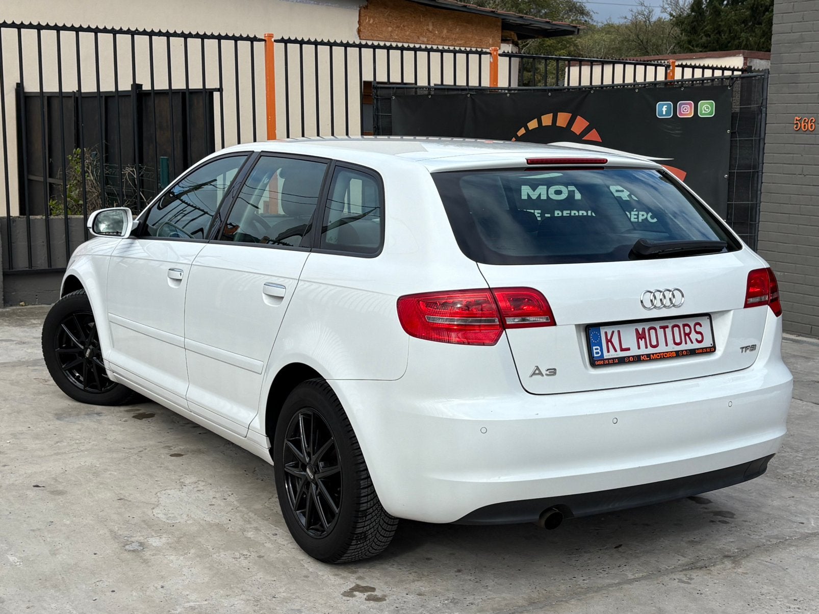 AUDI A3 SPORTBACK 1.2 TFSI ESSENCE 66 000KM CARPASS, Auto's, Voorwielaandrijving, Euro 5, Stof, Zwart