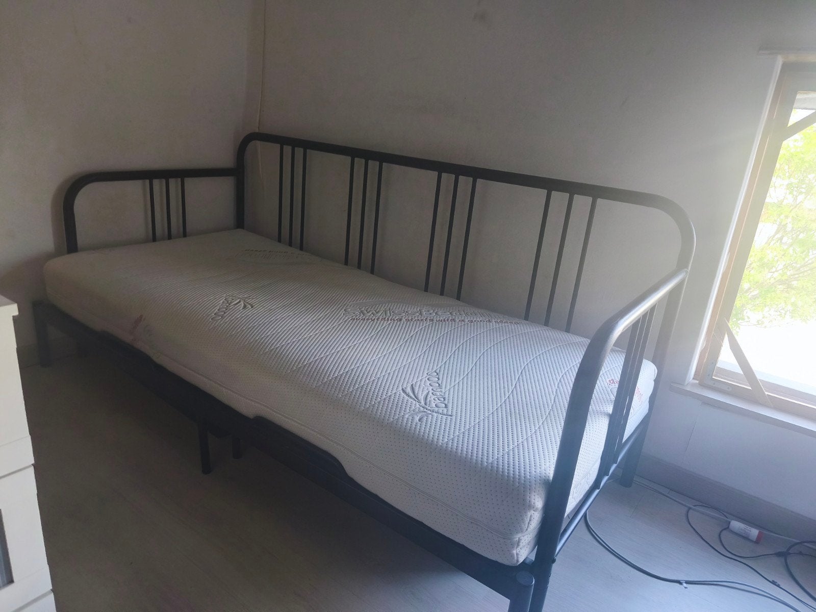 Uitschuifbaar bed ikea 90 cm op 200 cm naar meer, Huis en Inrichting, Ophalen, Eenpersoons, 200 cm