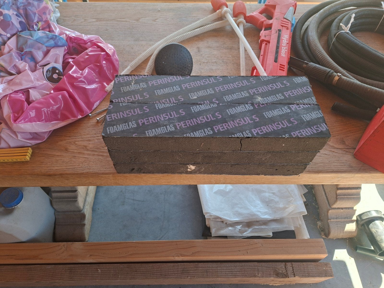 6 blokken foamglas 5x9x45 perinsul s, 1 blok gebroken., Doe-het-zelf en Bouw, Werkbanken, Ophalen