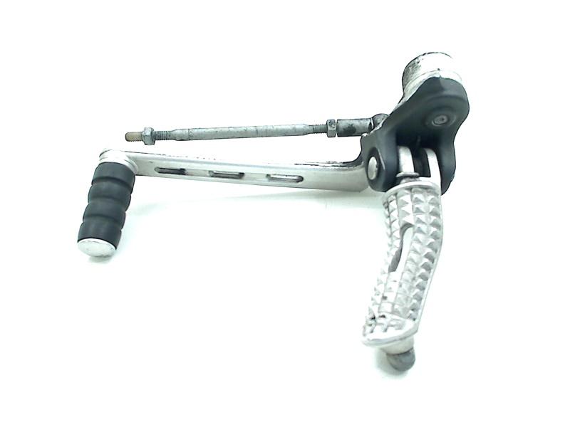REPOSE PIEDS AVANT GAUCHE Speed Triple R 1050 2016-2018, Dhr. S. di Majo, Utilisé, Info@cama-motorparts.nl, P.J. Troelstraweg 8 8
3144 CX  MAASSLUIS, NL