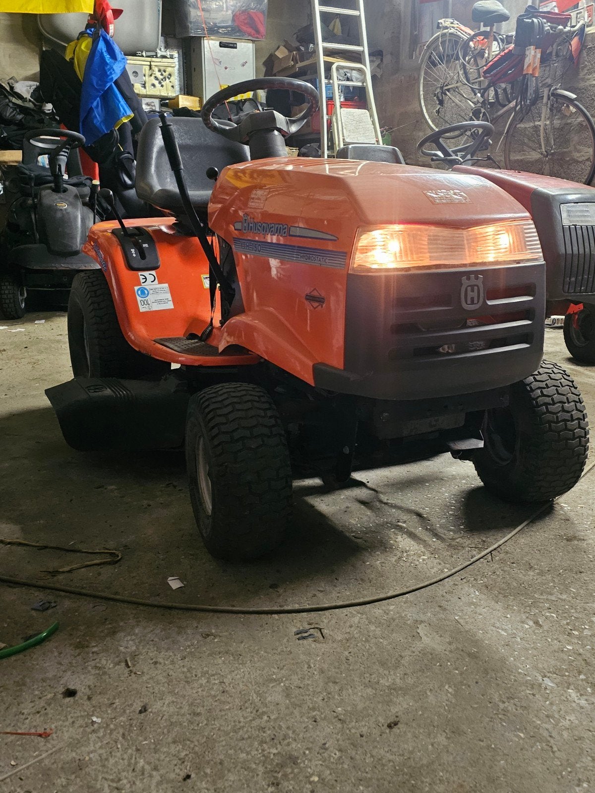 Zitmaaier Husqvarna Hydro 15.5pk, Enlèvement