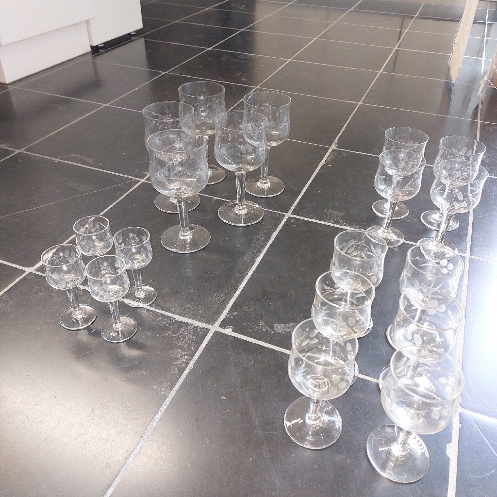 19 vieux verres, Antiquités & Art, Enlèvement