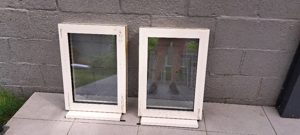 2 fenêtres en PVC 44x62cm couleur crème, Bricolage & Construction, Double vitrage, Fenêtre de façade ou Vitre, Enlèvement, Utilisé