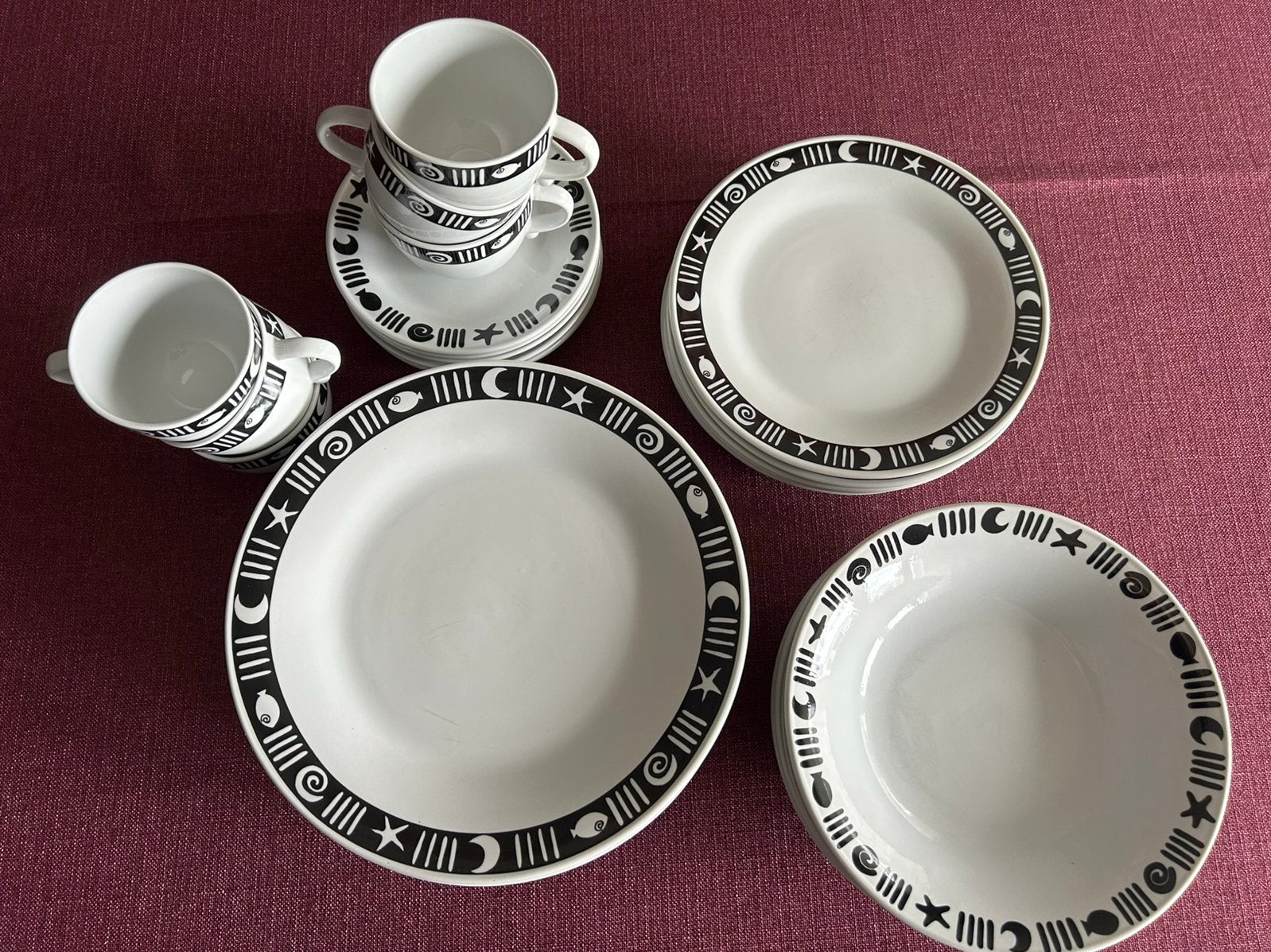 30 delig servies Laura Lys, Huis en Inrichting, Keuken | Servies, Ophalen, Zo goed als nieuw, Modern, Compleet servies