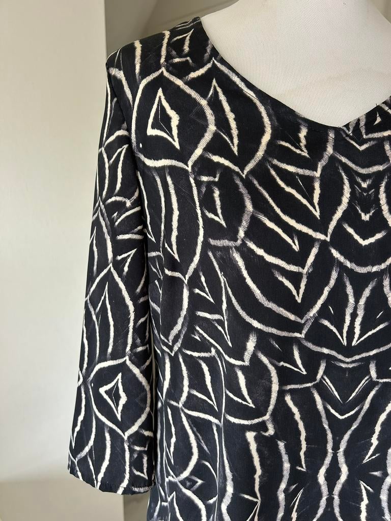 Bloesje Punto 38, Kleding | Dames, Ophalen of Verzenden, Zo goed als nieuw, Maat 38/40 (M), Zwart