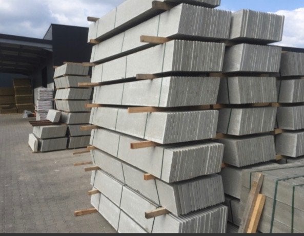 2x Betonplaat 250x30 cm draadafsluiting, Ophalen, Nieuw, Beton, Overige typen