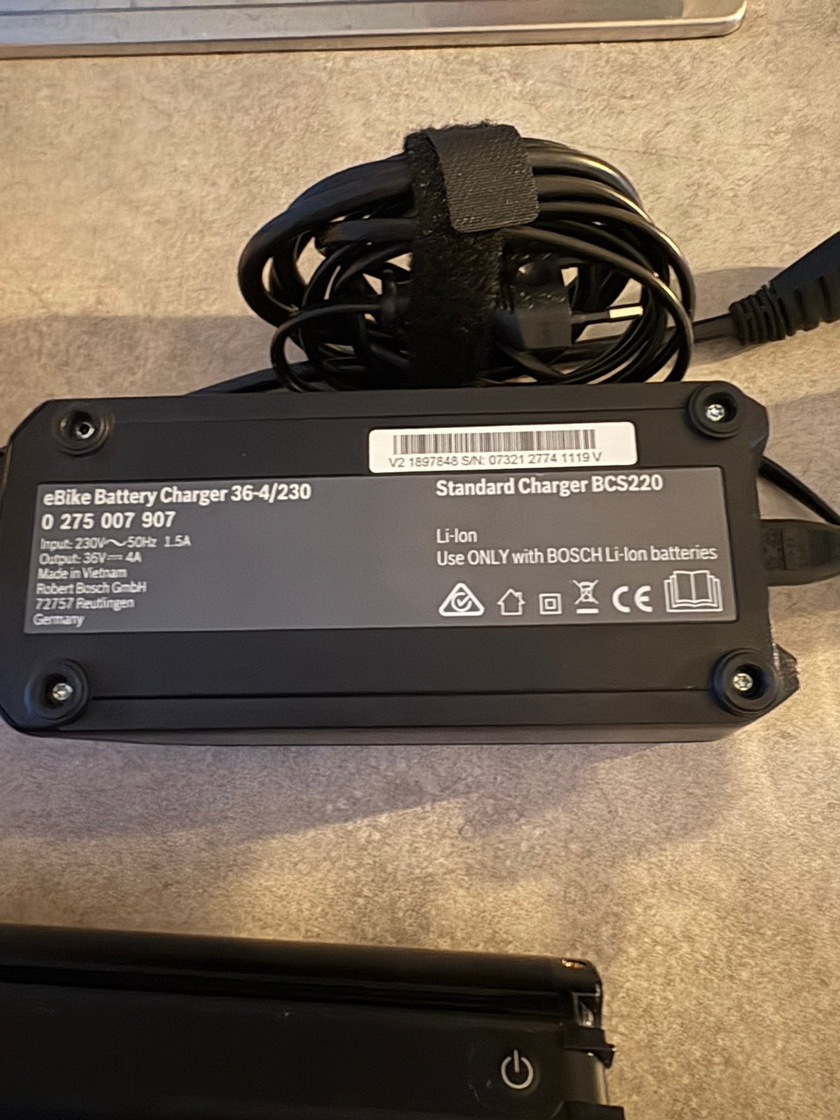 Bosh standard charger Bcs220, Fietsen en Brommers, Zo goed als nieuw