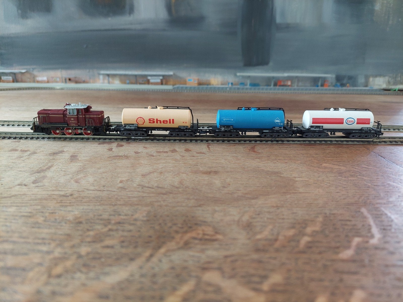 Locomotive de manœuvre Minitrix DB avec 3 wagons-citernes |, Enlèvement ou Envoi, Analogique