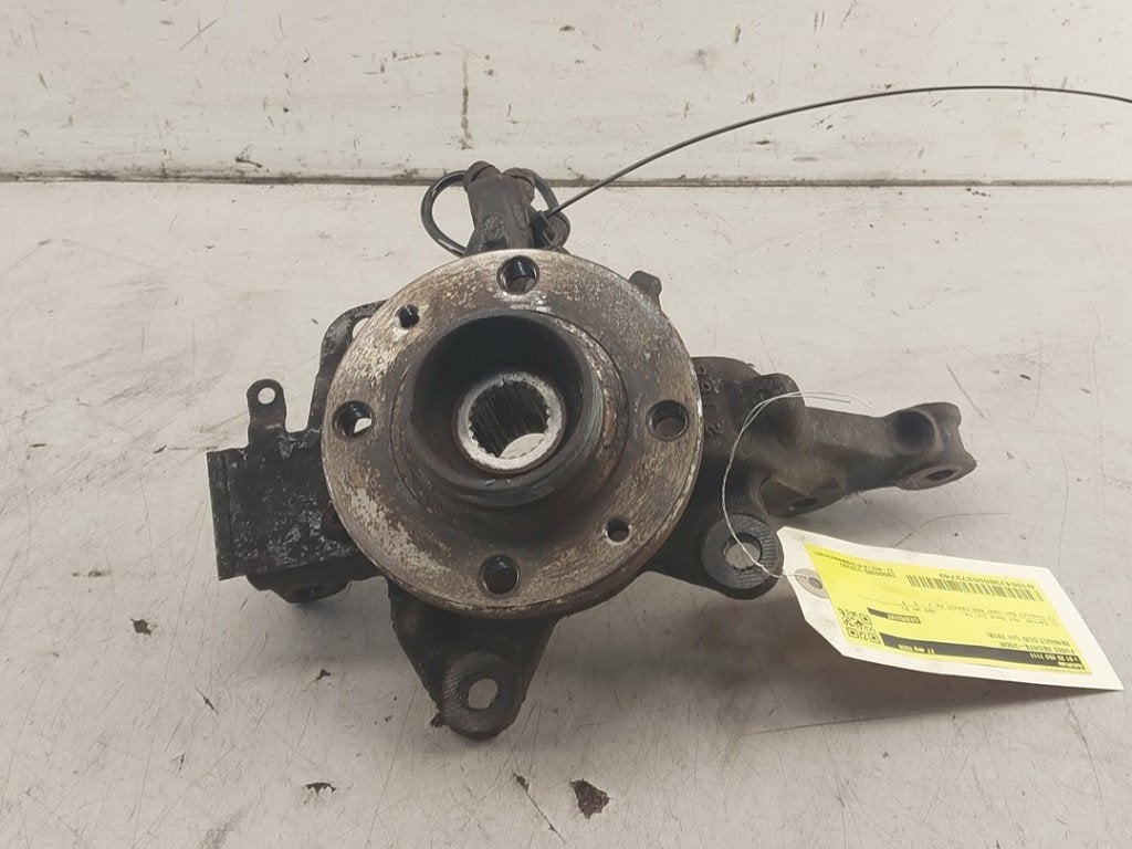 FUSEE RECHTS VOOR Renault Clio IV Estate / Grandtour (7R), Gebruikt, Renault, Peter-Huppertz-Straße 5
51063  Köln, DE, Dialog.deutschland@renault.de
