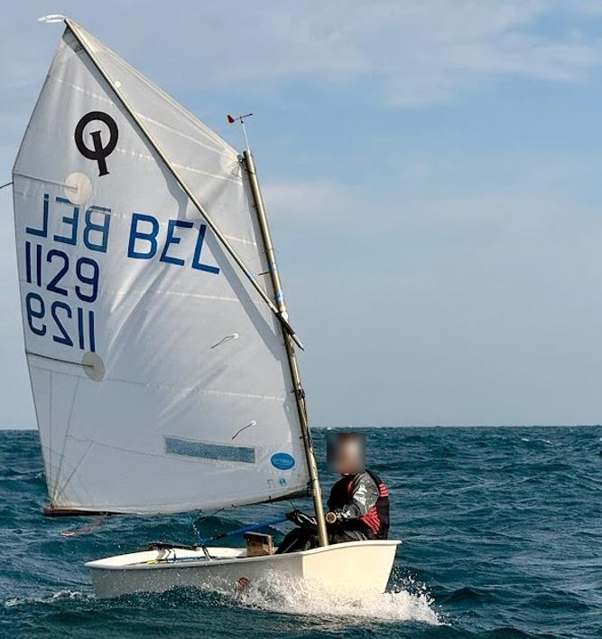 Wedstrijdoptimist Winner BEL1129, Watersport en Boten, Open zeilboten, Gebruikt, Optimist, Minder dan 3 meter, Polyester, Geen motor