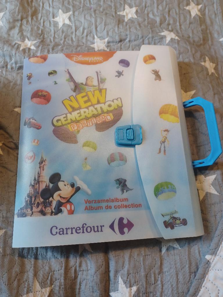 Albun de collection carrefour, 78 pins, Enfants & Bébés, Enlèvement ou Envoi