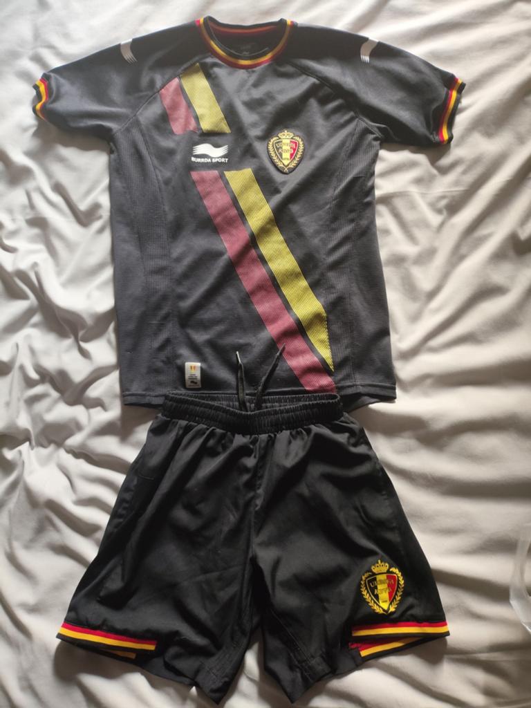 Belgische trui + korte broek, Sport en Fitness, Voetbal, Shirt