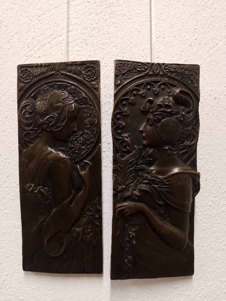 Set 2x Franse Art nouveau Bas-reliëf plaquettes naar Mucha, Enlèvement ou Envoi, Bronze