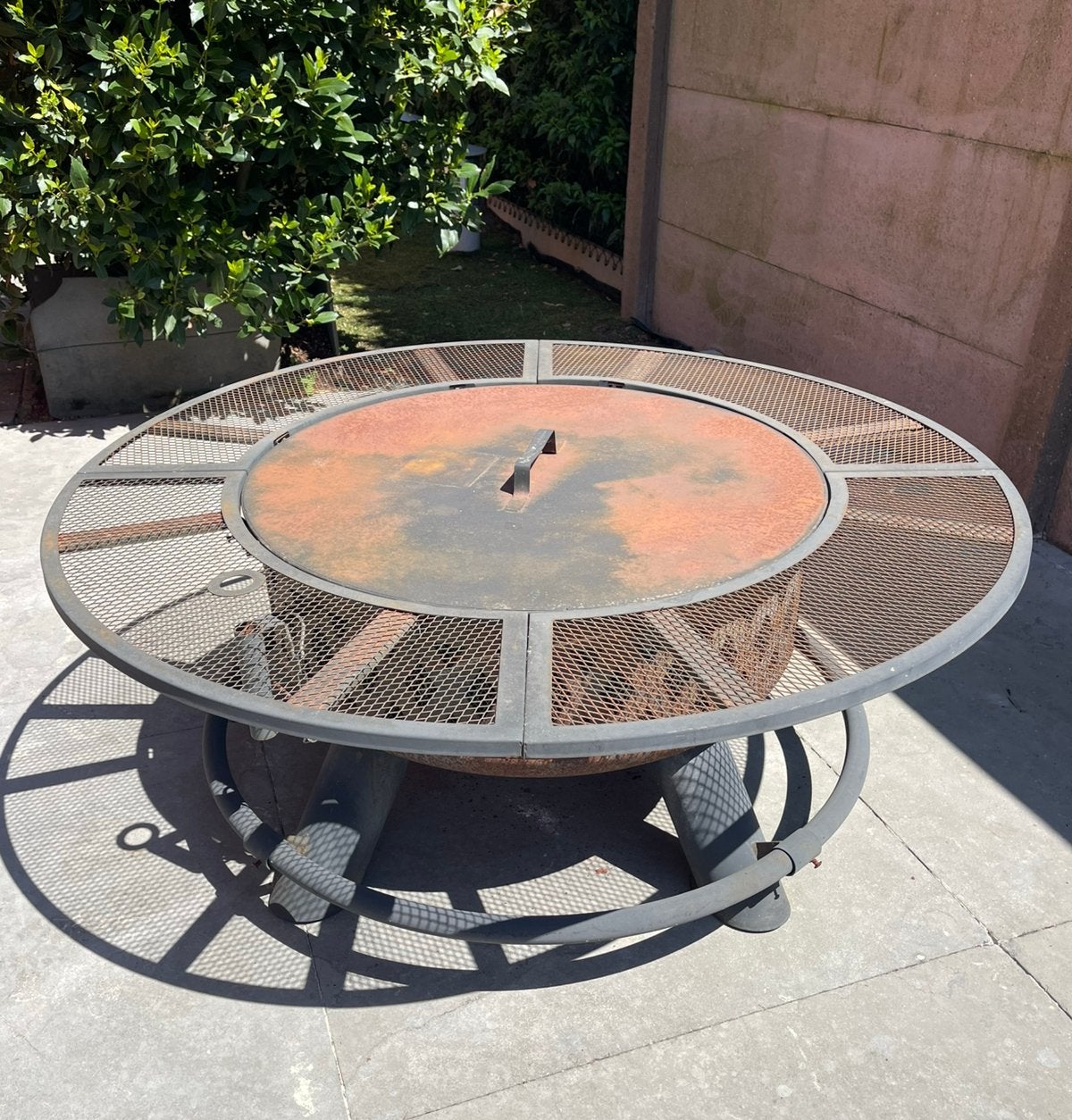 Vuurkorf met deksel en barbecue-grill, Ophalen, Gebruikt, Vuurkorf